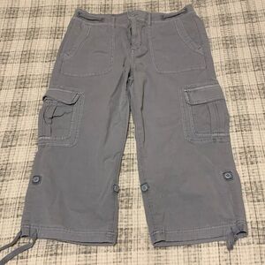 American Eagle size 8 short low-rise straight crop grey stretch cargo pants